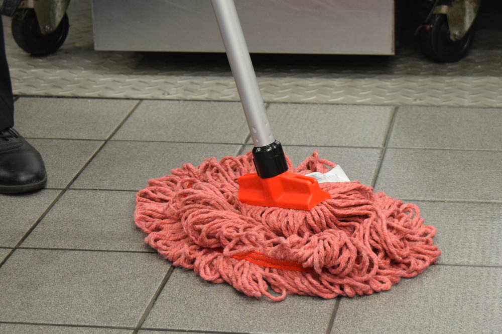 https://syrclean.com/wp-content/uploads/2021/02/Mopping-blog-image.jpg